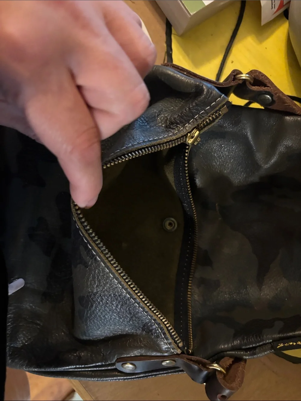 Men's Camouflage Leather Messenger Bag - Black/Gray